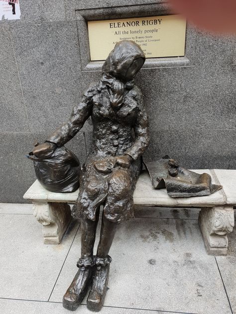 "All The Lonely People " Eleanor Rigby. Eleanor Rigby, Liverpool Home, Arts Integration, Beatles Songs, Sculptures & Statues, Paul Mccartney, John Lennon, Pop Music, The Beatles