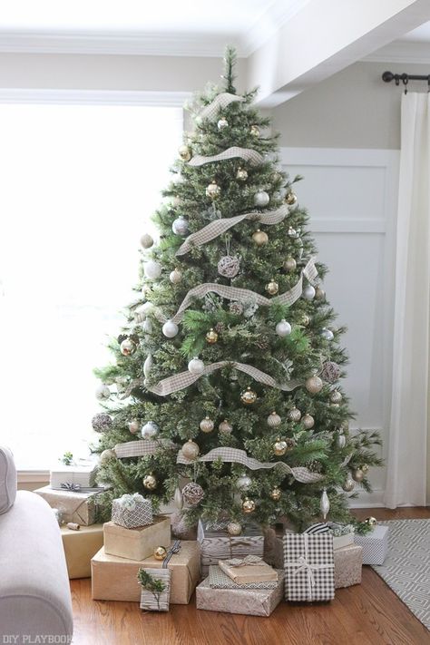 A neutral Christmas tree with buffalo check ribbon. Love this gold, silver, & black holiday tree. Such a great idea for the season! Neutral Christmas Tree, Christmas Background Images, Diy Playbook, Buffalo Check Christmas, Neutral Christmas, Christmas Tree Inspiration, Silver Ribbon, Ribbon On Christmas Tree, Rustic Christmas Tree