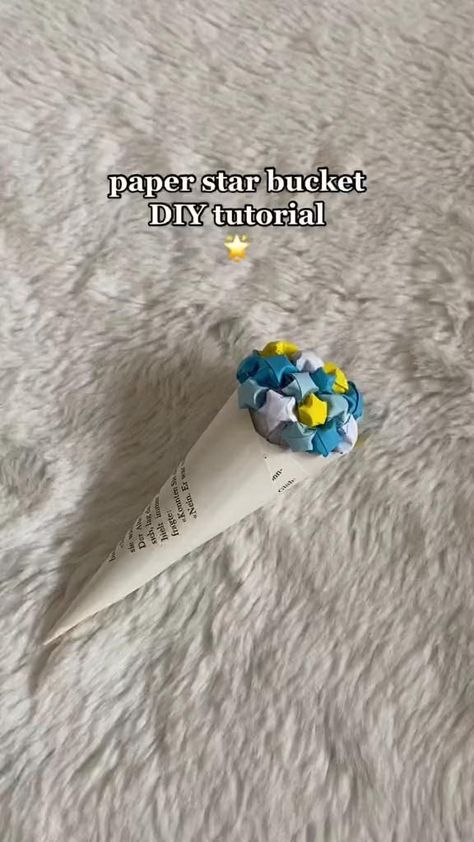 ✨ Can Paper Stars Really Be This Beautiful? (See for Yourself!) Star Bouquet, Small Gifts For Boyfriend, Hadiah Diy, Handmade Gifts For Boyfriend, Instruções Origami, Easy Paper Crafts Diy, Stars Craft, Kraf Diy