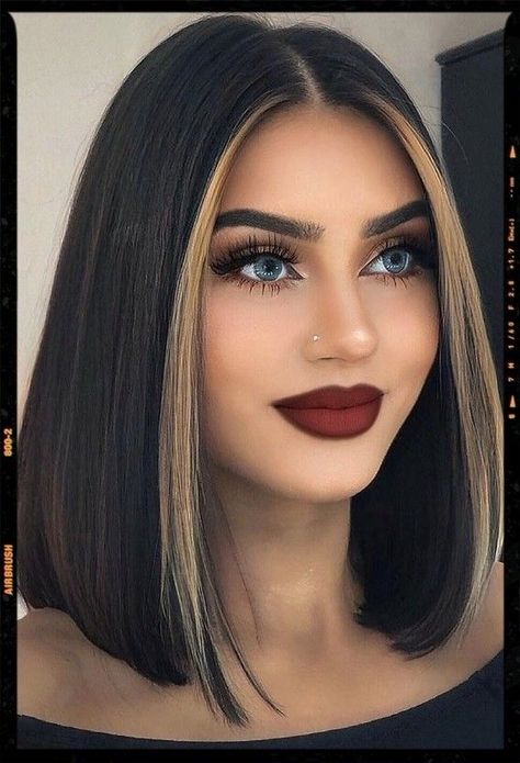 #hairdye#haircolor#blackhair#brownhair#hairdyeideas#hairdyeforblackgirls#hairdyeforfairskingirls#brownhairdyeforgirls#hairdyecolors#hairdyeideaforbrunettes# Summer Hair Color Money Piece, Money Hair Piece Black Hair, Long Bob With Front Highlights, Money Piece With Short Hair, Hair Highlights Front Face, Bob Hairstyles With Money Pieces, Bob Money Piece Hair, Money Piece Hair On Black Hair, Short Brown Bob With Money Piece