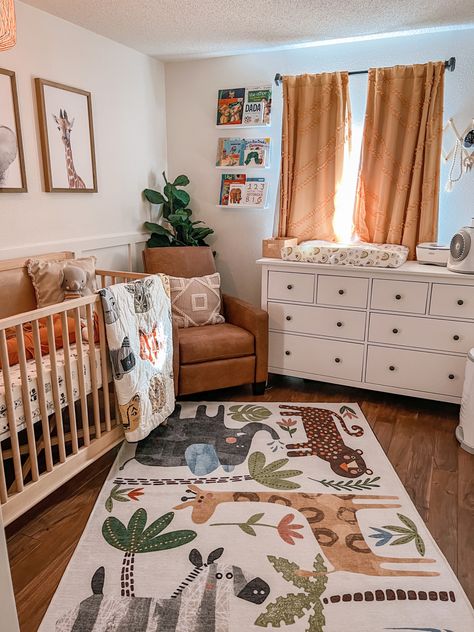 Gender Neutral Nursery Apartment, Nursery With Wood Floors, Apartment Friendly Nursery Ideas, Nursery Ideas Earth Tones, Cute Nursery Ideas Gender Neutral, Nursery Ideas For Apartments, Nursery With Natural Wood Crib, Small Nursery Set Up, Gender Nursery Ideas Neutral