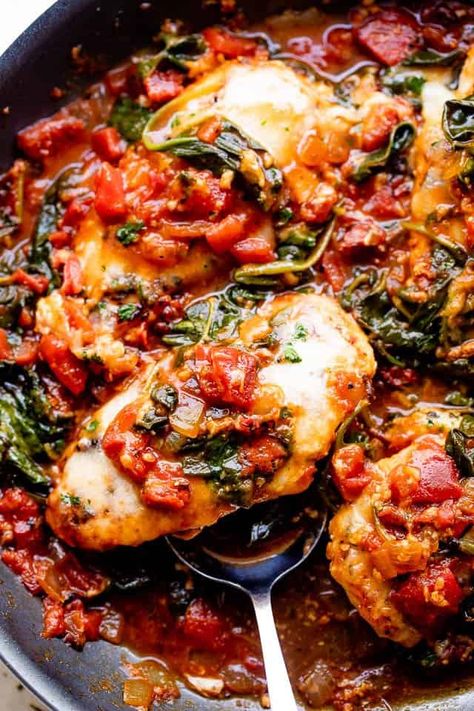 Cherry Tomato Chicken Recipes, Chicken Tomato Mozzarella, Chicken With Tomato Sauce, Best Spinach Recipes, Chicken In Tomato Sauce, Easy Chicken Breast Recipes, Tomato Sauce Chicken, Easy Chicken Breast, Chicken Breast Recipes Easy