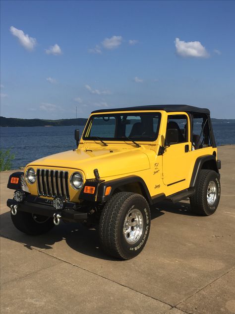 My 2000 TJ Sport. Luv my yellow jeep! Auto Jeep, Yellow Jeep, Matte Black Cars, Luxe Auto's, Tj Wrangler, White Truck, Hummer H1, Car Wheels Rims, Dream Cars Jeep