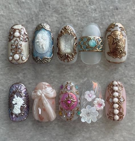 Antique Nail Art, Rococo Nail Art, Nails And Rings Aesthetic, Marie Antoinette Nails, Vintage Nails Aesthetic, Rococo Nails, Victorian Nails, Baroque Nails, Antique Nails