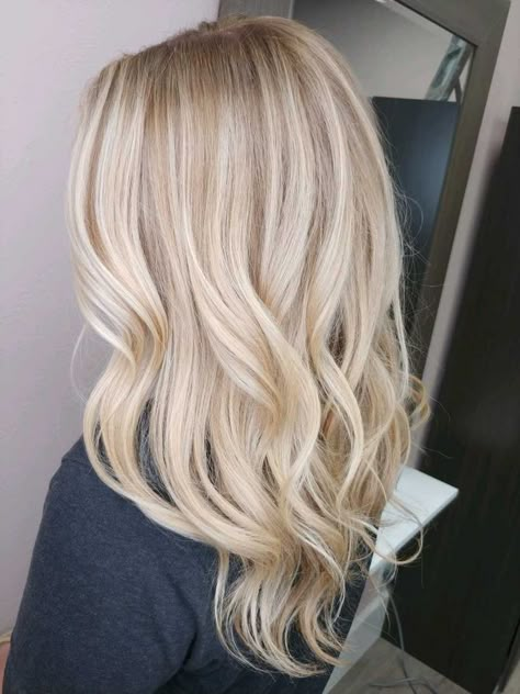 Gorgeous blonde color Balayage Medium, Balayage Blonde, Frontal Hairstyles, Blonde Hair Looks, Brown Blonde Hair, Hair Shades, Long Blonde, Hair Color Balayage, Long Blonde Hair