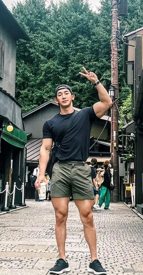 Korean Men Gym Outfit, Wonho Abs, Korean Street Fashion Men, Mens Casual Dress Outfits, Mens Fashion Casual Outfits, Instagram Outfits, Aesthetic Guys, Men Fashion Casual Outfits, Kinds Of People