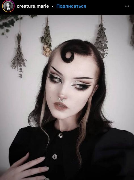 Trad Goth Makeup, Alt Makeup, Rave Makeup, Eye Makeup Designs, Edgy Makeup, Gothic Makeup, Goth Makeup, Dark Makeup, Clown Makeup