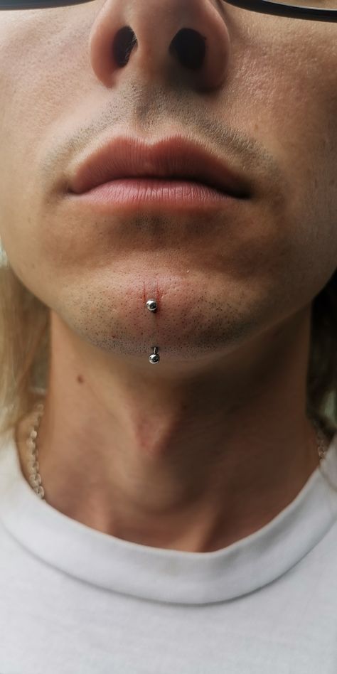 Chin Piercing, Christina Piercing, Piercings Unique, Body Mods, Piercings, Nose Ring, Gems, Beauty, Quick Saves