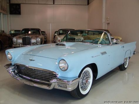 Thunderbird Car Aesthetic, Ford Thunderbird Aesthetic, Old Style Cars, Blue Classic Car, 1957 Ford Thunderbird, Ford Thunderbird Convertible, Thunderbird Convertible, Old Vintage Cars, Convertible Car