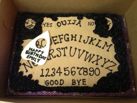 Ouija Board Cookie Cake Ouija Board Cake, Horror Cakes, Halloween Cake Recipes, Horror Cake, Bd Cake, Halloween Birthday Cakes, Halloween Cake Decorating, Gala Themes, Instagram Recipes