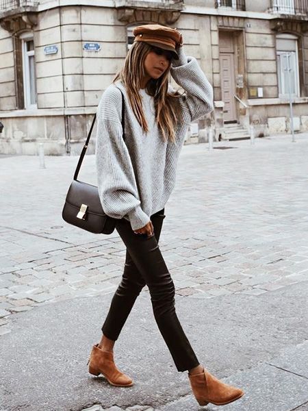 It's officially sweater weather. Snuggle into these cozy sweaters that pair perfectly with jeans. Fall Outfits 2018, Perfect Winter Outfit, Walking Down The Street, Winter Street, Stil Boho, Womens Winter, Urban Street Style, Outfit Trends, Street Style Winter