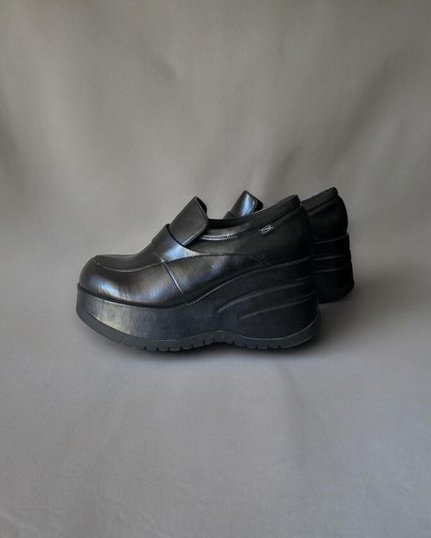 ♦️SOLD/VENDIDO♦️ 🖤 Vintage Platform Shoes by ‘Cable’ from 90s/ 00s Size 41EU Sole : 28cm Insole : 25.5cm Platform Height : 2.5cm front to 7cm back ♦️ 80€ + shipping It’s a deadstock pair and the shoes are in a good vintage condition but they have some little marks due to being in storage for some years untill now. All are seen on photos! Super chunky platform sole and all black. Really amazing! They’re such a great find and they look really amazing when wearing. Please note that they ha... Leather Chunky Platform Slip-on Loafers, Black Slip-on Platform Loafers, Classic Slip-on Platform Loafers With Metal Feet, Vintage Platform Shoes, Black Leather Chunky Platform Loafers, Black Chunky Platform Slip-on Loafers, Thrift Inspo, Platform Loafers, 90s 00s