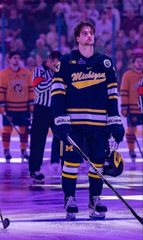 Jackson Edward Hockey, Ethan Edwards Wallpaper, Ethan Edwards Girlfriend, Ethan Edwards Hockey Wallpaper, Eathan Edward, Ethan Edwards Hockey, Hockey Player Aesthetic, Ethan Edwards, Canadian Hockey Players