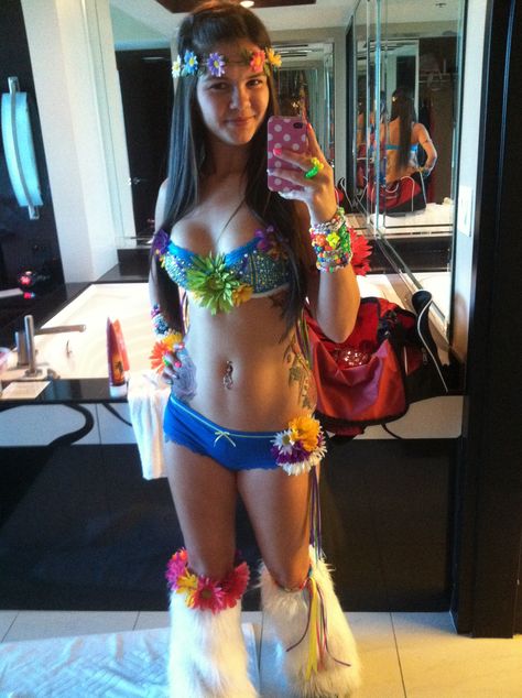 Day 1 of EDC 2013! #rave #edc #lasvegas #raveoutfit #diy #ravergirl Edm Ideas, Rave Ideas, Photo Emma Watson, Raver Girl, Rave Girls, Edm Rave, Gogo Dancer, Burning Man Outfits, Indian Actress Hot Pics