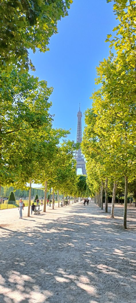 Paris Daytime, Paris Summer Aesthetic, Nature Vibes Aesthetic, Sunny Day Aesthetic, Interrailing Europe, Paris Dream, Nature Vibes, Paris Summer, Paris Vacation