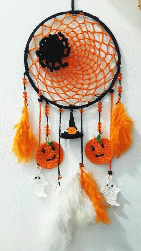 Halloween dream catcher place ur order with us at . Crochet House Decor, Fall Room Decorations, Halloween Dream Catcher, Halloween Fall Decorations, Diy Resin Gifts, Crochet To Sell, Making Dream Catchers, Crochet House, Resin Gifts