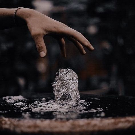 Elemental Witch Aesthetic, Powers Aesthetic Magic, Elemental Magic Aesthetic, Romeo I Julia, Water Aesthetic, Royal Aesthetic, Water Powers, Fantasy Magic, Magic Aesthetic