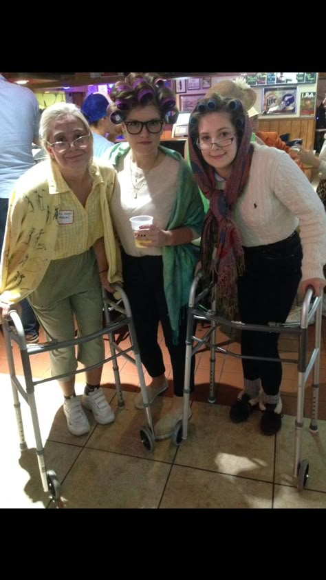 Grandma costume Halloween Costumes Grandma, Old Lady Outfits Halloween Costumes, Diy Senior Citizen Costume, Halloween Old Lady Costume, Grandma Spirit Week, Grandma Hairstyles Costume, Grandma Outfit Spirit Week, Grandma Makeup Costume, Grandma Clothes Outfits