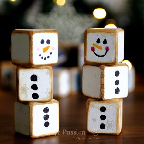 The letter cubes set is a combination of 24 blocks with letters up to 6 sides of the cube. Plan your own words or use the suggested holiday theme words. Diy Wooden Letters, Deco Noel Nature, Diy Schneemann, Christmas Crafts To Sell, Wood Block Crafts, Sell Diy, Wooden Letter, Holiday Theme, Christmas Wood Crafts