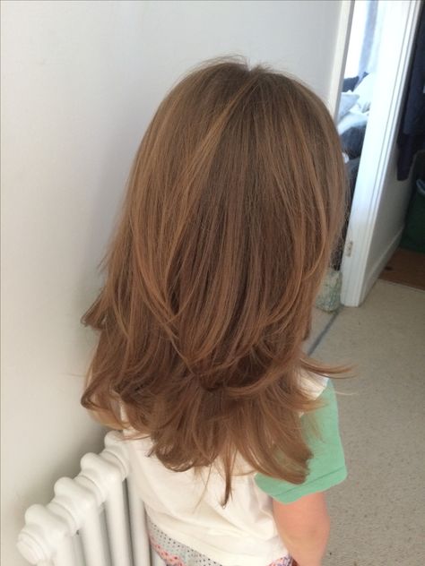 Layered Hair Light Brown, Light Brown Hair Layers Medium, Mid Length Light Brown Hair, Layered Hair Thinner Hair, Back Of Hair, 90s Blowout Hair Short Layers, Armpit Length Haircut With Layers, Fine Hair Layers, Mid Lenght Haircut Girl Layers