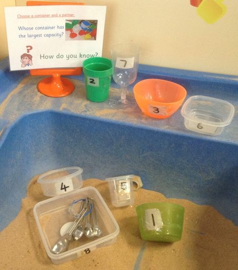 Lovely idea from Deborah Fletcher Preschool Science Center Ideas, Preschool Science Center, 4th Grade Math Classroom, Science Center Ideas, Capacity Activities, Table Top Activities, Eyfs Maths, Numeracy Activities, Early Science