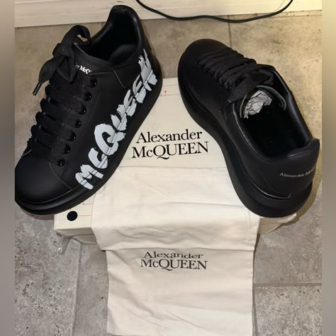 Size 9 Men Alexander Mcqueen Brand New Mens Alexander Mcqueen Sneakers Outfit, Most Expensive Sneakers, Alexander Mcqueen Men Sneakers, Men Alexander Mcqueen, Cool Kicks, Alexander Mcqueen Boots, Shoes Alexander Mcqueen, Alexander Mcqueen No.13, Black Alexander Mcqueen