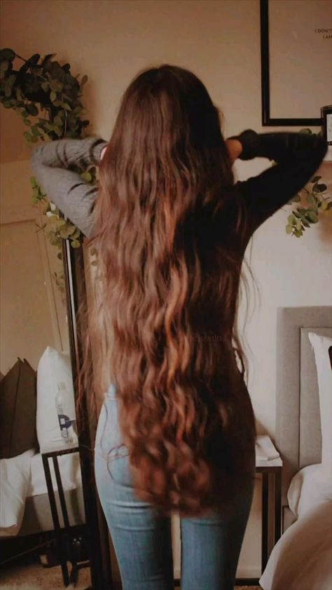 Long Hair Photography, Long Shiny Hair, Hair Inspiration Long, Growth Hair, Long Hair Pictures, Really Long Hair, Long Hair Video, Dream Interpretation, Super Long Hair