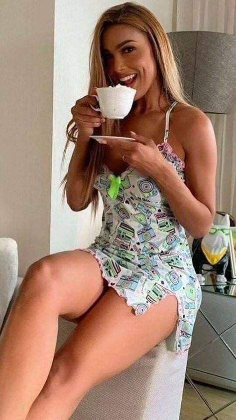 E3 Pretty Babe, Coffee Girl, But First Coffee, Mini Dresses Summer, Model Photography, Coffee Break, My Friend, Stylish Women, Beauty Women