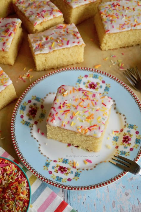 Cakes To Bake At Home, School Dinner Cake, Old School Cake Recipes, Vanilla Traybake, School Cake Recipe, Vanilla Sprinkle Cake, Moon Treats, Old School Cake, Childhood Meals