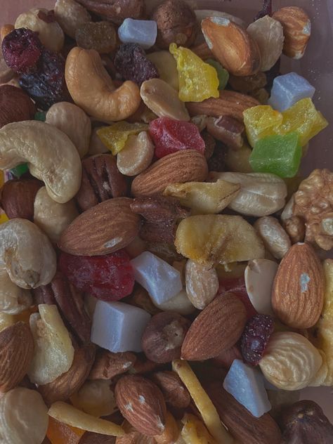 #aesthetic #snack #healthy #healthyfood #nuts #almand #dryfruits Dried Fruit Aesthetic, Nuts Aesthetic, Aesthetic Snack, Snack Healthy, Healthy Nuts, Food Therapy, Dry Fruits, Dried Fruits, Food Snapchat