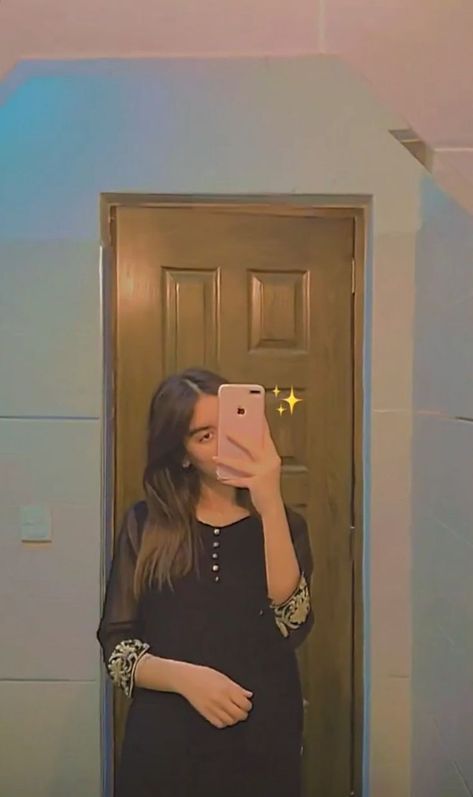 Grils Pic Pakistani, Grils Pic, Mirror Selfie Hide Face, Selfie Hide Face, Mirror Dpz, Selfie Mirror Poses, Simple Girl Outfits, Swag Girl Style, Classy Photography