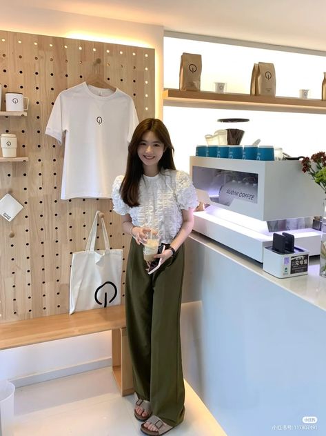 Outfit Ke Kampus, Ulzzang Outfit, Campus Outfit, Korean Fits, Outfit Korean, Aesthetic Kitchen, Everyday Pants, Korean Fashion Trends, Basic Dress