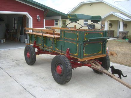 Buckboard Wagons, Christmas Light Parade, Mini Horse Cart, Car Decoration Ideas, Hay Wagon, Farm Wagons, Horse Wagon, Horse Cart, Holiday Car