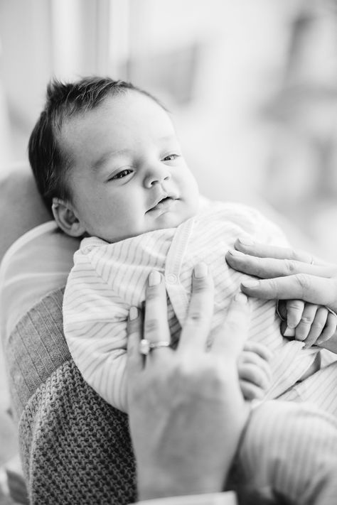 This nyc lifestyle family session was one of my favorites. We were able to shoot at a beautiful nyc penthouse filled with natural dreamy light, it was perfect for their lifestyle session! It was so sweet watching Janelle and Ryan cuddle and snuggle baby Jack all afternoon. He loved it so much he fell fast asleep in their arms. Isn't this family the cutest ever? Talk about family goals. The best part is, they are also the nicest people you will ever meet! Photo Bb, Nyc Penthouse, Foto Newborn, Nyc Lifestyle, Baby Fotografie, Newborn Photography Poses, Newborn Baby Photoshoot, Newborn Baby Photos, Lifestyle Newborn Photography