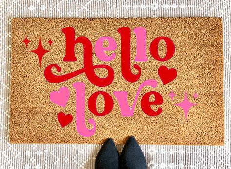 Spring Doormat, Door Mat Diy, Spring Porch Decor, Themed Home Decor, Hello Love, Welcome Door, Welcome Door Mats, Door Mats, Valentines Day Decorations