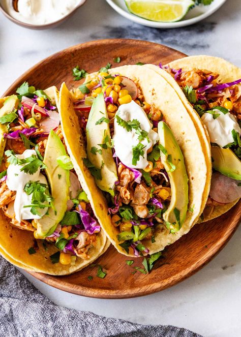 Jackfruit makes an easy, meat-free meal any night of the week. Here, we're making tacos! Warm it up with your favorite BBQ sauce and pile it into tortillas with all your favorite toppings. Jackfruit Recipe, How To Cook Jackfruit, Making Tacos, Bbq Pulled Jackfruit, Jackfruit Pulled Pork, Pulled Jackfruit, Jackfruit Tacos, Barbecue Pulled Pork, Bbq Jackfruit