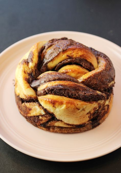 Its secret is swirls of Nutella. Chocolate Brioche Bread, Decadent Cheesecake, Chocolate Brioche, Recipe Cheesecake, Baileys Coffee, Heath Bars, Chocolate Pictures, Psyllium Husk, Active Dry Yeast