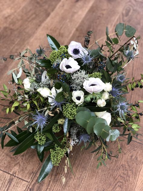 Thistle Flower Arrangement, Thistle Wedding Flowers, Thistle Bouquet Wedding, Moody Wedding Flowers, Thistle Bouquet, Thistle Wedding, Anemone Bouquet, Green Wedding Flowers, Winter Wedding Bouquet