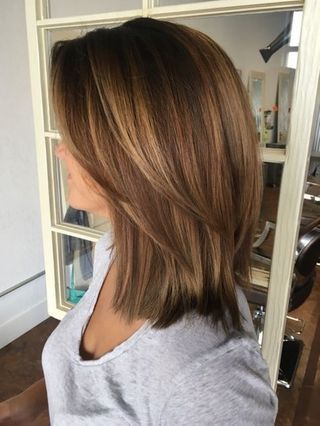 Short Layered Hair With Curtain Bangs Brunette, Womens Short Straight Hairstyles, Classic Hairstyles For Long Hair, Medium Length Hair With Layers And Highlights, Shoulder Length Hair Cuts Thick Hair, Mom Cut Fine Hair, Medium Length Hairstyles For Thick Hair, Hair For Women In Their 40s, Hair For Fine Hair