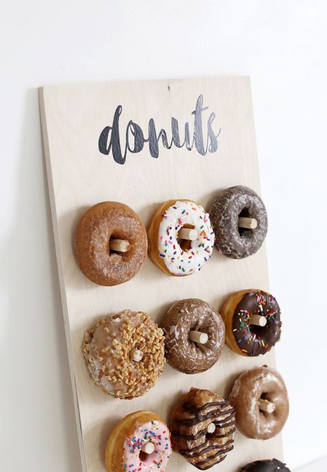 I’ve been to a few events over the last year with huge donut walls and obviously I fell in love with them. I mean, an entire wall full of donuts?! Yes, please! Sadly, having an 8 foot tall do… Diy Donut Wall, Gluten Free Party Food, Gluten Free Party, Diy Donut, Wedding Food Stations, Summer Food Party, Diy Donuts, Cocktail Party Food, Donut Decorations