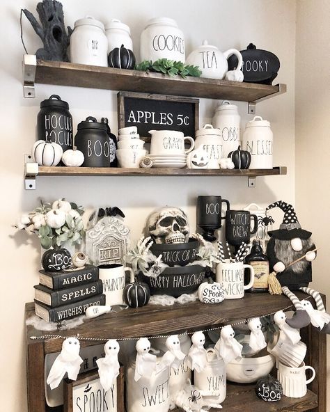 Kitchen Halloween, Halloween Kitchen Decor, Farmhouse Halloween, White Halloween, Chic Halloween, Halloween Kitchen, Decoration Halloween, Halloween Porch, Halloween Displays