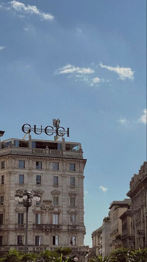 #aesthetic#gucci#milan#italy#lifestyle#mode#outfit#luxus#sunnyday Milan Aesthetic Fashion, Gucci Aesthetic Outfit, Milan Lifestyle, Milan Italy Outfit, Milan Italy Aesthetic, Milan Trip, Milan Food, Aesthetic Gucci, Milan Aesthetic