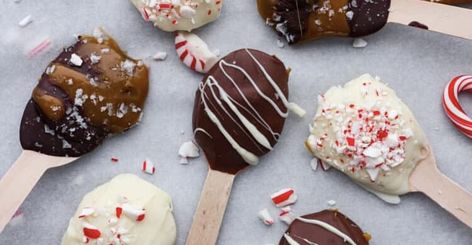 Hot Chocolate Spoons | The Recipe Critic Snacks For Christmas, Christmas Eve Snacks, Cocoa Spoons, Easy Hot Chocolate, Yummy Chocolate Desserts, Gluten Free Christmas Cookies, Hot Chocolate Spoons, Chocolate Pops, Diy Food Gifts