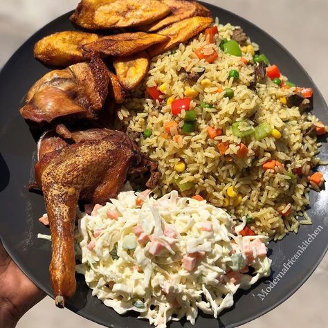 Healthy Meal Portions, Nigerian Fried Rice, Fried Plantain, Homemade Comfort Food, Lunch Inspiration, Nigerian Food, Plantains Fried, Tasty Recipes Videos, Chicken Fried Rice