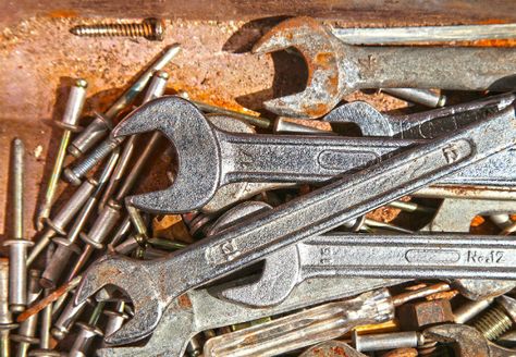 How To Remove Rust From Tools Underdeck Ideas, Tool Restoration, Mary Russell, Rusty Tools, Clean Tools, Homemade Toilet Cleaner, Rust Remover, Luthier Tools, Remove Rust