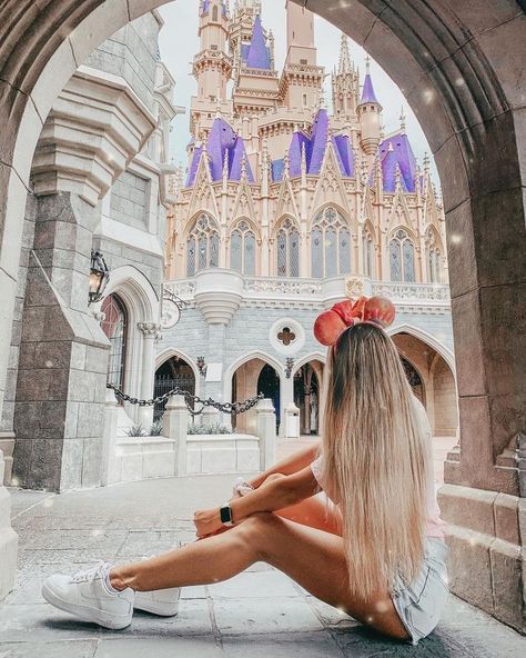 Magic Kingdom Pictures, Disneyworld Pictures, Disney World Photo Ideas, Disney Poses, Disney Picture Ideas, Disney Swag, Disney Trip Outfits, Disney Parque, Disney College