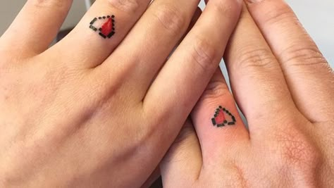 Minecraft Tattoo, Wedding Rings Tattoo, Tattoo Ideas For Couples, Heart Tattoo On Finger, Finger Tattoos For Couples, Wedding Band Tattoo, Tattoo Band, Rings Tattoo, Cute Couple Tattoos