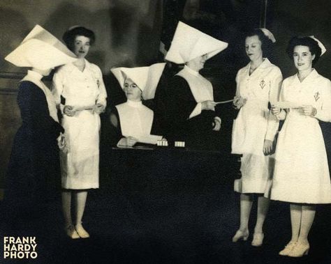 Nurses with Daughters of Charity at Sacred Heart Hospital, 1940s. Frank Hardy, Roman Catholic Art, Conversation Starter Questions, Daughters Of Charity, Nuns Habits, Heart Hospital, Xray Technician, Old Hospital, Hospital Nurse