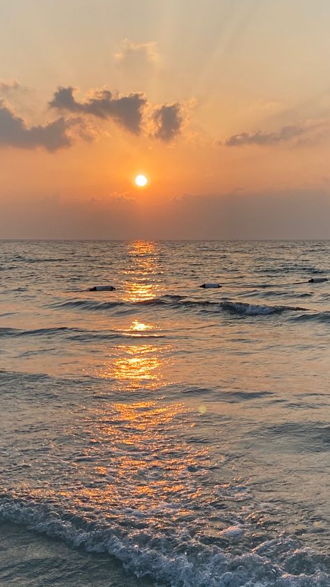 Beach Aestethic, Beach Snap, Pictures Of The Sun, Sunset Quotes Instagram, Beach Sunset Wallpaper, Pretty Beach, Sunset Lover, Sunrise Beach, Sunset Wallpaper