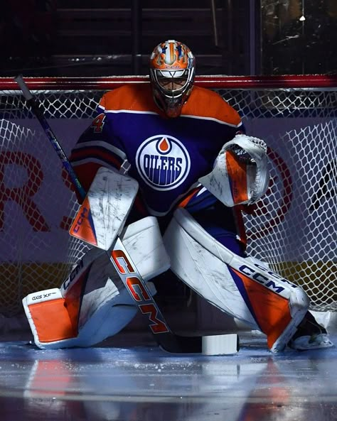 Stuart Skinner, Hockey Wallpaper, Nhl Hockey Players, Edmonton Oilers Hockey, Oilers Hockey, Hockey Goalie, Edmonton Oilers, Pookie Wookie, Nhl Hockey